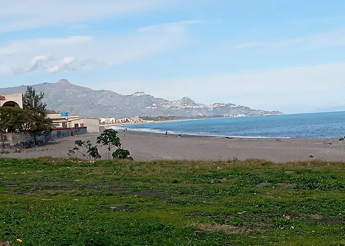 Etna E Mare 公寓 *